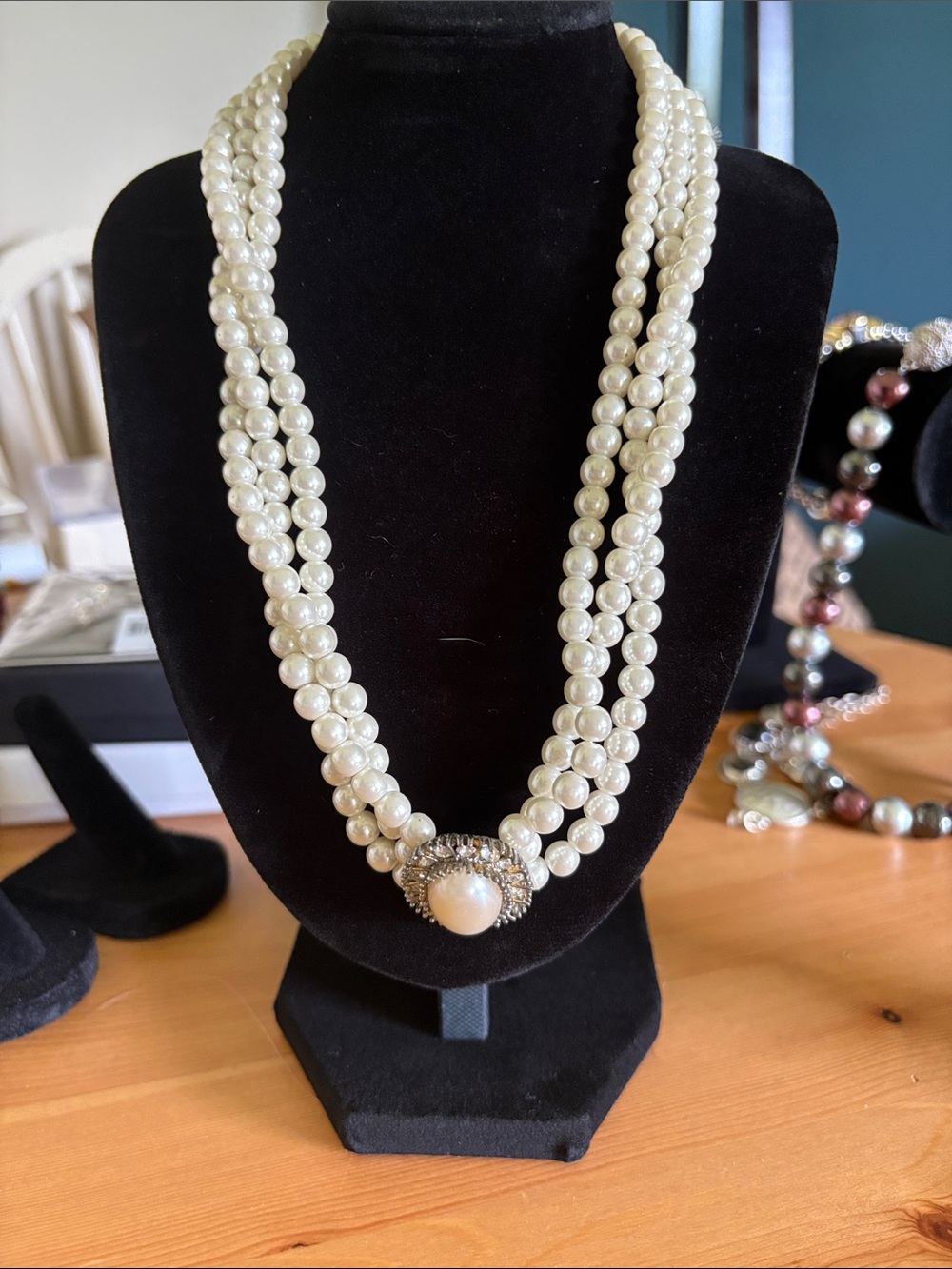 Vintage Classic Pearl Triple-Strand Necklace with Centerpiece